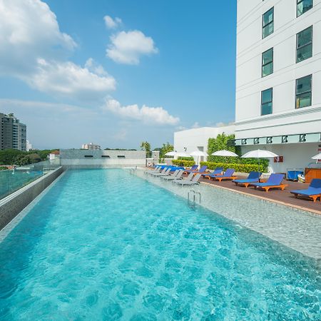 The Empress Premier Chiang Mai - Sha Extra Plus Exterior foto The swimming pool at the hotel